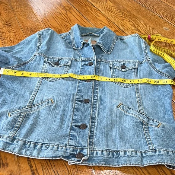 Levi’s Vintage Denim jacket.  Fits like a Medium.  No size tag - Picture 8 of 14
